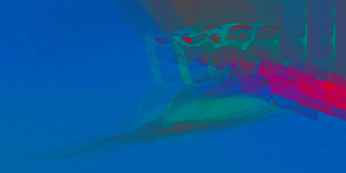 20.07.2020 Manufakturen-Blog-PopArt-Projekt: Bügeleisen, blau - basierend auf einem Foto von Martin Specht in der Produktion der Lauterbacher Hemdenmanufaktur von Campe & Ohff (Grafik: Wigmar Bressel)