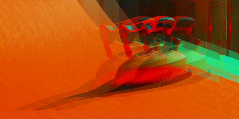 25.11.2019 Manufakturen-Blog-PopArt-Projekt: Bügeleisen, rot - basierend auf einem Foto von Martin Specht in der Produktion der Lauterbacher Hemdenmanufaktur von Campe & Ohff (Grafik: Wigmar Bressel)