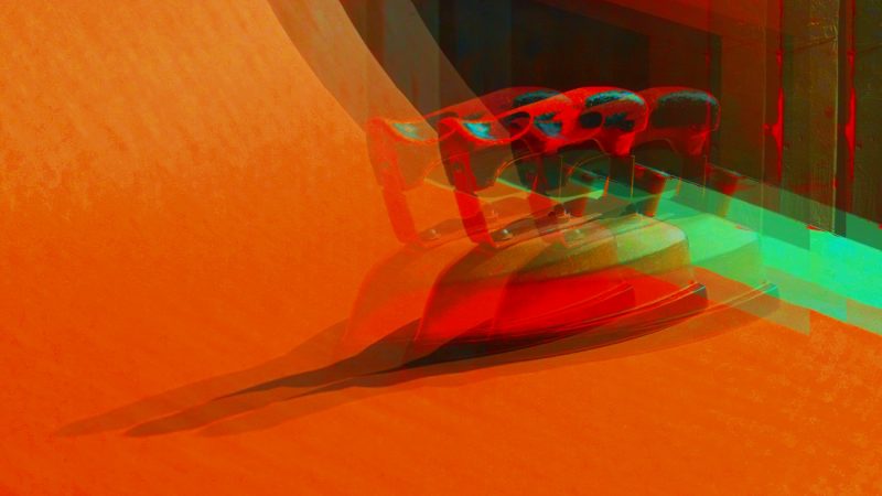 25.11.2019 Manufakturen-Blog-PopArt-Projekt: Bügeleisen, rot - basierend auf einem Foto von Martin Specht in der Produktion der Lauterbacher Hemdenmanufaktur von Campe & Ohff (Grafik: Wigmar Bressel)