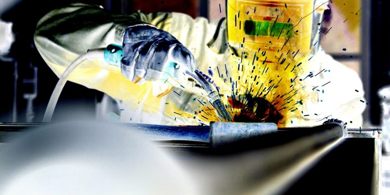 13.09.2019 Manufakturen-Blog-PopArt-Projekt: Schweißen, gelb - basierend auf einem Foto der Tresormanufaktur Döttling (Grafik: Wigmar Bressel)