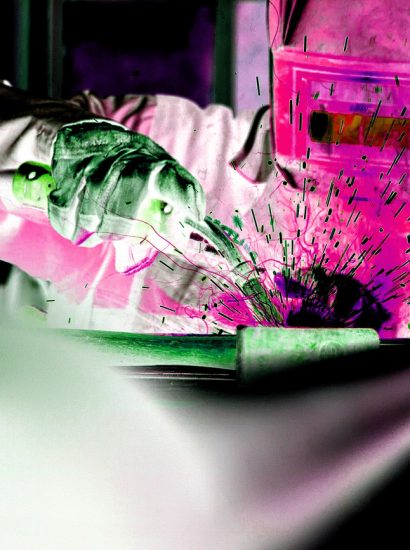 25.07.2021 Manufakturen-Blog-PopArt-Projekt: Schweißen, pink - basierend auf einem Foto der Tresormanufaktur Döttling (Grafik: Wigmar Bressel)