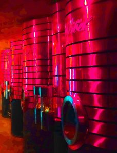 13.01.2021 Manufakturen-Blog-PopArt-Projekt: Destille, rot - basierend auf einem Foto von Martin Specht in der Emil Scheibel Schwarzwaldbrennerei (Bild: Wigmar Bressel)