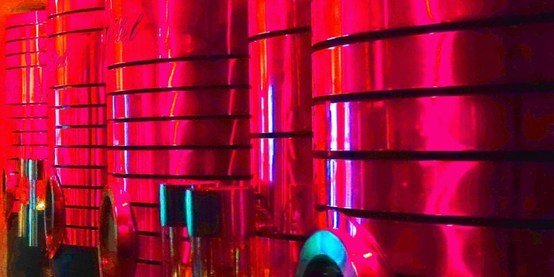 13.01.2021 Manufakturen-Blog-PopArt-Projekt: Destille, rot - basierend auf einem Foto von Martin Specht in der Emil Scheibel Schwarzwaldbrennerei (Bild: Wigmar Bressel)