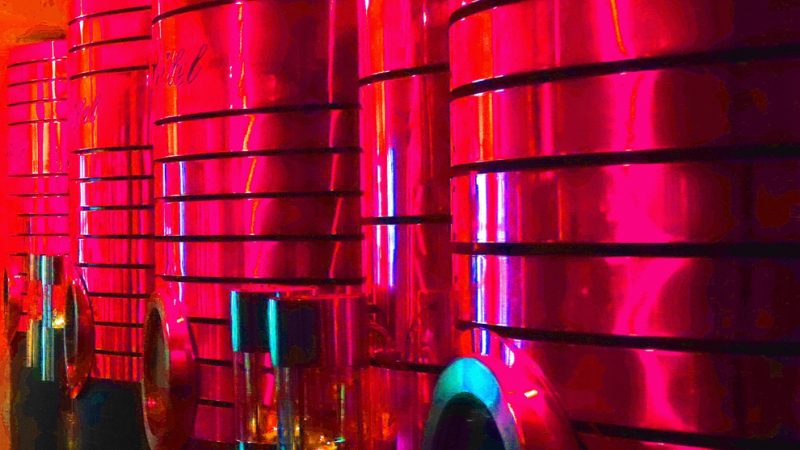 13.01.2021 Manufakturen-Blog-PopArt-Projekt: Destille, rot - basierend auf einem Foto von Martin Specht in der Emil Scheibel Schwarzwaldbrennerei (Bild: Wigmar Bressel)