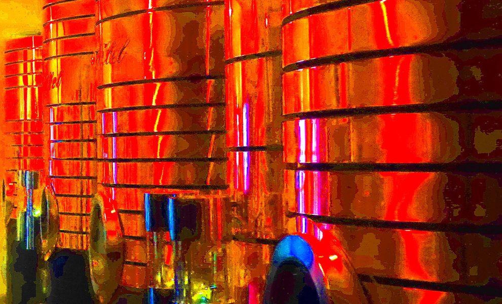 28.06.2022 Manufakturen-Blog-PopArt-Projekt: Destille, orange - basierend auf einem Foto von Martin Specht in der Emil Scheibel Schwarzwaldbrennerei (Bild: Wigmar Bressel)