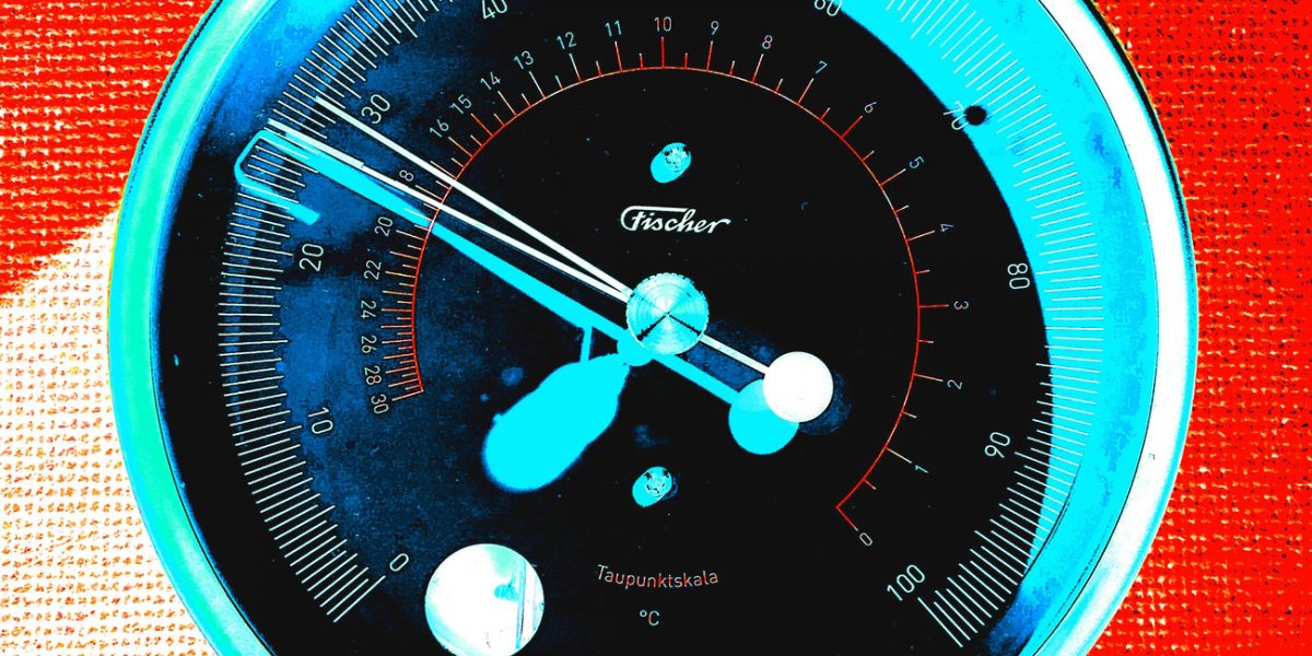 27.04.2021 Manufakturen-Blog-PopArt-Projekt: Hygrometer, zinoberrot - basierend auf einem Foto bei Feingerätebau K. Fischer aus Drebach, ein Entwurf von Mark Braun (Foto: Wigmar Bressel)