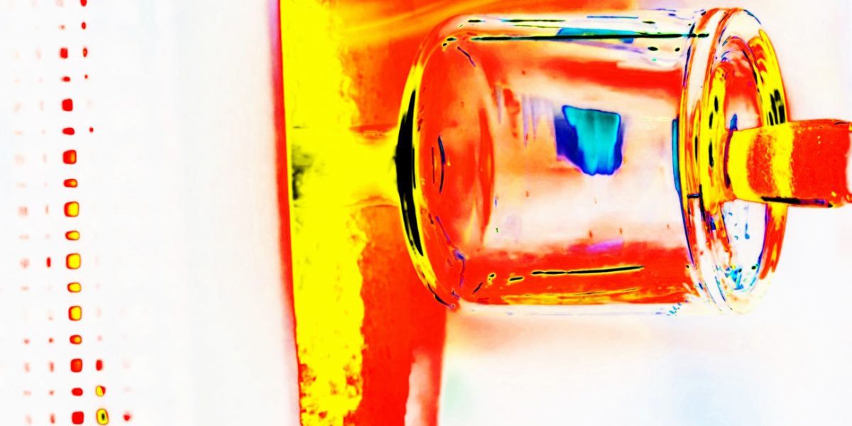 Manufakturen-Blog-PopArt-Projekt: Schlegelflasche, orange - basierend auf einem Foto von Martin Specht aus der Glasmanufaktur Freiherr von Poschinger (Foto: Martin Specht, Grafik Wigmar Bressel)