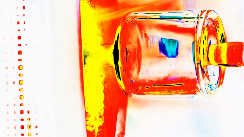 26.09.2019 Manufakturen-Blog-PopArt-Projekt: Schlegelflasche, orange - basierend auf einem Foto von Martin Specht aus der Glasmanufaktur Freiherr von Poschinger (Foto: Martin Specht, Grafik Wigmar Bressel)
