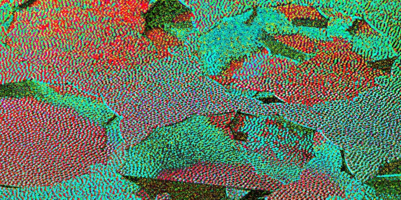 18.12.2020 Manufakturen-Blog-PopArt-Projekt: Strukturen, grün - basierend auf Stanzresten ("Schroten") von Reflektormaterial bei der Gebr. Knapstein Leuchtenmanufaktur in Sundern (Foto: Wigmar Bressel)