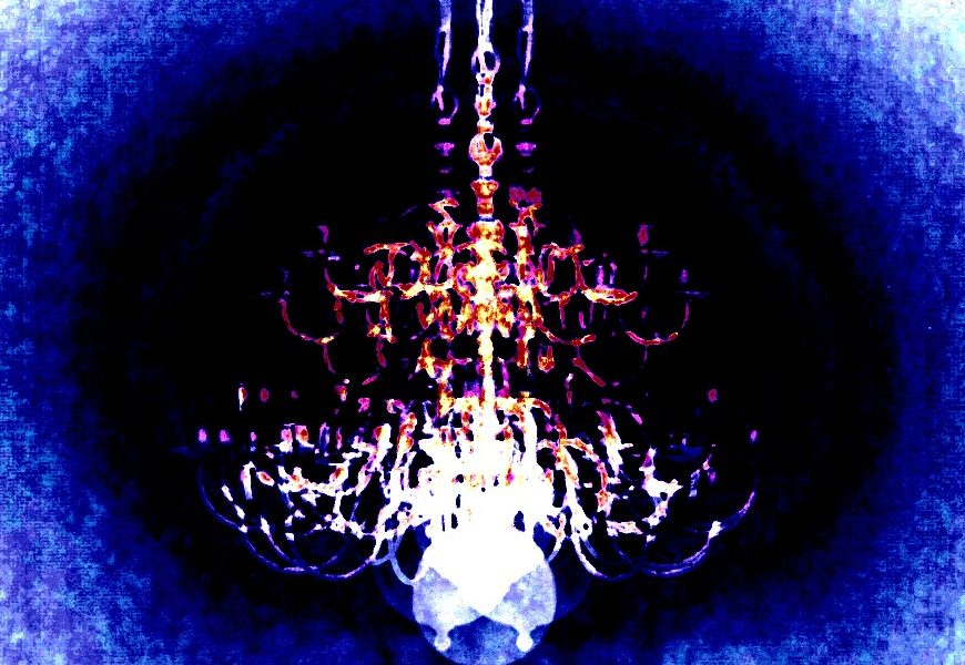 14.01.2023 Manufakturen-Blog-PopArt-Projekt: Leuchter, blauviolett - basierend auf einem Foto eines Kronleuchters der LMW Leuchten-Manufactur in Wurzen (Foto: LMW, Grafik: Wigmar Bressel)