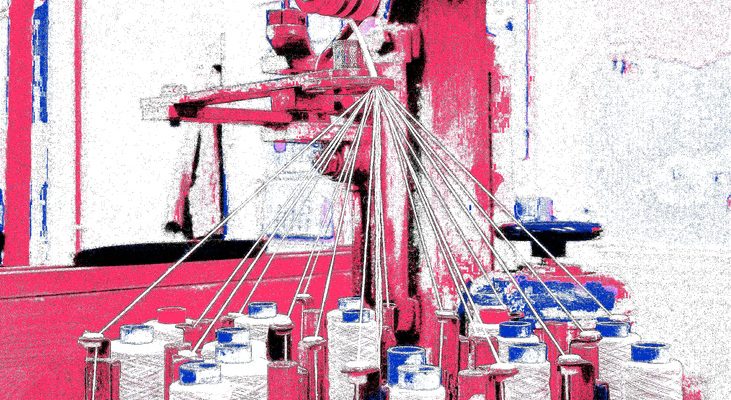 10.02.2023 Manufakturen-Blog-PopArt-Projekt: Maschine IV (Kordelmaschine), himbeerrot - basierend auf einem Foto aus der Leinenmanufaktur Hoffmann Neukirch/Lausitz (Foto: Wigmar Bressel)