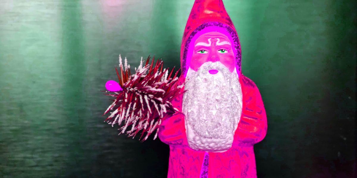 23.12.2022 Manufakturen-Blog-PopArt-Projekt: Pink Weihnachtsmann - basierend auf einem Foto einer Papiermaché-Figur der Manufaktur Marolin Richard Mahr GmbH in Steinach (Foto: Wigmar Bressel)