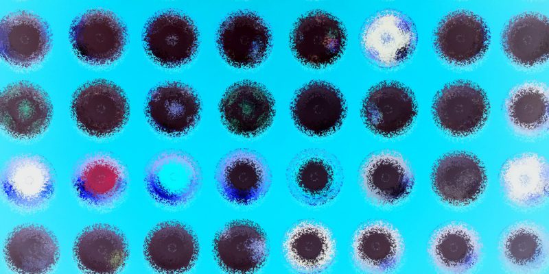 27.09.2019 Manufakturen-Blog-PopArt-Projekt: Teller I, babyblau - basierend auf einem Foto bei Weimar-Porzellan, der Porzellanmanufaktur in Blankenhain; es handelt sich um Teller an einer Wand mit historischen Dekoren aus mehr als 200 Jahren der langen Firmengeschichte... (Foto: Wigmar Bressel)