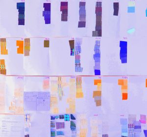 25.01.2021 Manufakturen-Blog-PopArt-Projekt: Abstrakt, flieder - basierend auf einem Foto von Stoffmustern in der Hemdenmanufaktur von Campe & Ohff im hessischen Lauterbach (Grafik: Wigmar Bressel)