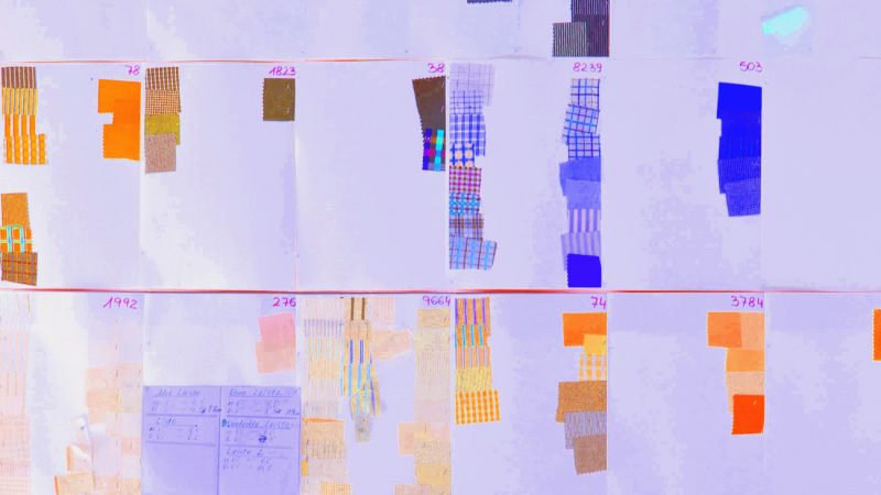 25.01.2021 Manufakturen-Blog-PopArt-Projekt: Abstrakt, flieder - basierend auf einem Foto von Stoffmustern in der Hemdenmanufaktur von Campe & Ohff im hessischen Lauterbach (Grafik: Wigmar Bressel)