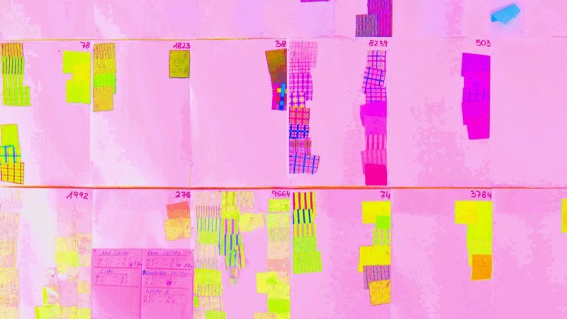 25.01.2021 Manufakturen-Blog-PopArt-Projekt: Abstrakt, pink - basierend auf einem Foto von Stoffmustern in der Hemdenmanufaktur von Campe & Ohff im hessischen Lauterbach (Grafik: Wigmar Bressel)