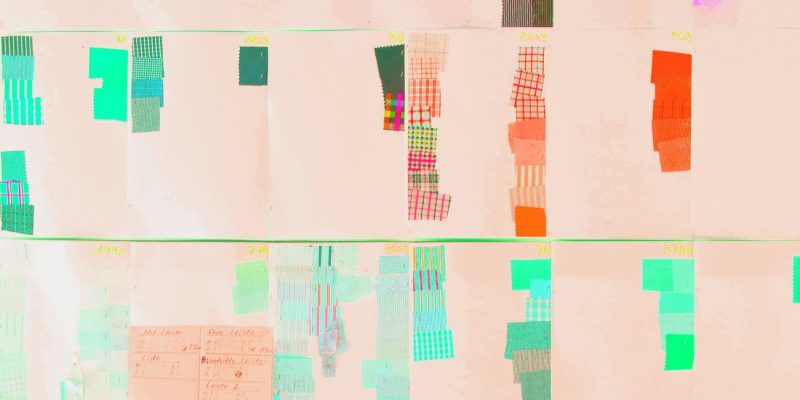 28.07.2022 Manufakturen-Blog-PopArt-Projekt: Abstrakt, lachsfarben - basierend auf einem Foto von Stoffmustern in der Hemdenmanufaktur von Campe & Ohff im hessischen Lauterbach (Grafik: Wigmar Bressel)