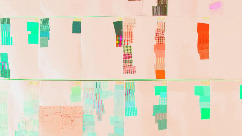28.07.2022 Manufakturen-Blog-PopArt-Projekt: Abstrakt, lachsfarben - basierend auf einem Foto von Stoffmustern in der Hemdenmanufaktur von Campe & Ohff im hessischen Lauterbach (Grafik: Wigmar Bressel)
