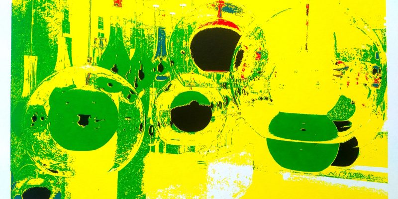 27.06.2021 Manufakturen-Blog-PopArt-Projekt: Planeten II, gelb (Siebdruck) - Fünffarb-Handsiebdruck, basierend auf einem Foto in der Leuchten-Ausstellung in der Glasmanufaktur Harzkristall in Derenburg (Foto: Wigmar Bressel)