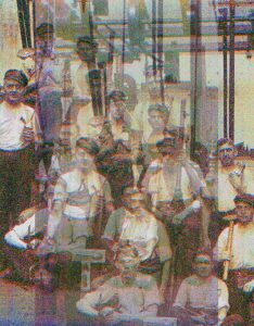 02.06.2021 Manufakturen-Blog-PopArt-Projekt: Mitarbeiter I, sandfarben - basierend auf einem historischen Foto aus dem Jahr 1926 von Mitarbeitern der Silberwarenmanufaktur Koch & Bergfeld in Bremen (Repro: Wigmar Bressel)