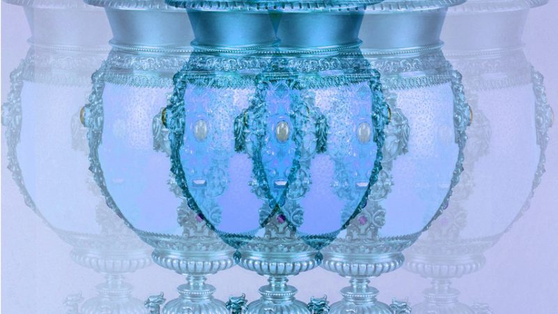 20.07.2022 Manufakturen-Blog-PopArt-Projekt: Straußenei-Pokal, flieder - basierend auf einem Foto von Michael Bahlo von Koch & Bergfelds Straußenei-Pokal aus dem 19. Jahrhundert, klassische Gründerzeit-Kunst... (Grafik: Wigmar Bressel)