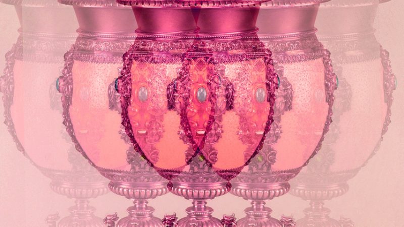 04.03.2023 Manufakturen-Blog-PopArt-Projekt: Straußenei-Pokal, rot - basierend auf einem Foto von Michael Bahlo von Koch & Bergfelds Straußenei-Pokal aus dem 19. Jahrhundert, klassische Gründerzeit-Kunst... (Grafik: Wigmar Bressel)