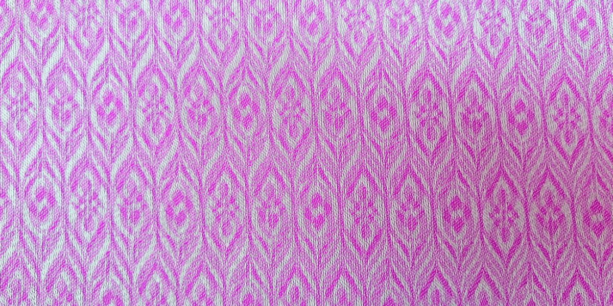 11.11.2022 Manufakturen-Blog-PopArt-Projekt: Gewebtes II, lila - basierend auf einem Foto von Leinengewebe in der Leinenmanufaktur Hoffmann in Neukirch/Lausitz; im Original (Farbe: rostrot/weiß) Stoff für Babytragetücher... (Foto: Wigmar Bressel)