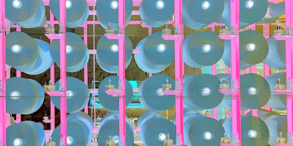 11.03.2023 Manufakturen-Blog-PopArt-Projekt: Maschine V, pink - basierend auf einem Foto am Gestell zum Schärstuhl in der Leinenweberei Seegers & Sohn im niedersächsischen Steinhude (Foto: Wigmar Bressel)