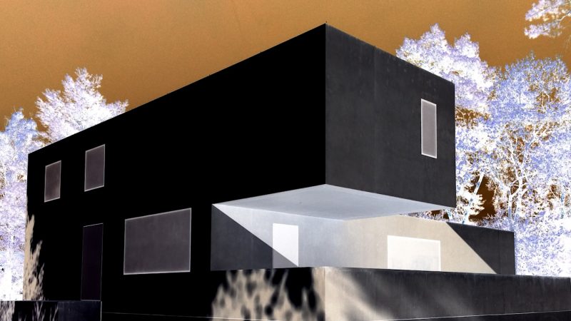 Manufakturen-Blog-PopArt-Projekt: Meisterhaus Gropius, black (Foto: Wigmar Bressel) - basierend auf einem Foto vom Nachbau des im Krieg zerstörten Wohnhauses von Walter Gropius in der Meisterhäuser-Siedlung des Bauhauses in Dessau