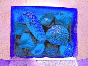 Manufakturen-Blog-PopArt-Projekt: Zapfen, Muschel, blau (Foto: Wigmar Bressel)