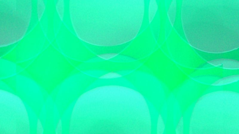 Manufakturen-Blog-PopArt-Projekt: Schalen (Fahnen), lindgrün (Foto: Wigmar Bressel) - basierend auf einem Foto von Porzellanschalen während der Produktion in der Werkstatt der Independent-Keramikerin Claudia Schoemig in der Raumerstraße 35 in Berlin