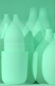 Manufakturen-Blog-PopArt-Projekt: Becher und Vasen, lindgrün (Foto: Wigmar Bressel) - basierend auf einem Foto in der Werkstatt der Independent-Keramikerin Claudia Schoemig in der Raumerstraße 35 in Berlin