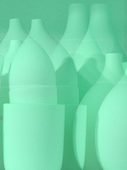 Manufakturen-Blog-PopArt-Projekt: Becher und Vasen III, lindgrün (Foto: Wigmar Bressel) - basierend auf einem Foto in der Werkstatt der Independent-Keramikerin Claudia Schoemig in der Raumerstraße 35 in Berlin
