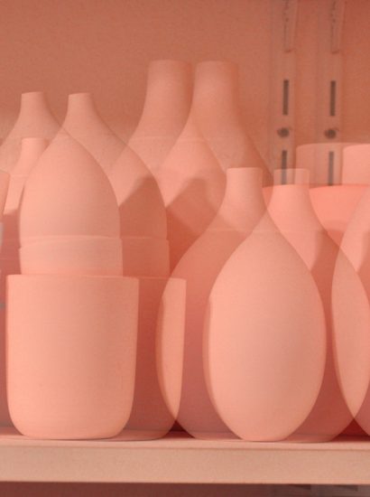 Manufakturen-Blog-PopArt-Projekt: Becher und Vasen I, nude (Foto: Wigmar Bressel) - basierend auf einem Foto in der Werkstatt der Independent-Keramikerin Claudia Schoemig in der Raumerstraße 35 in Berlin