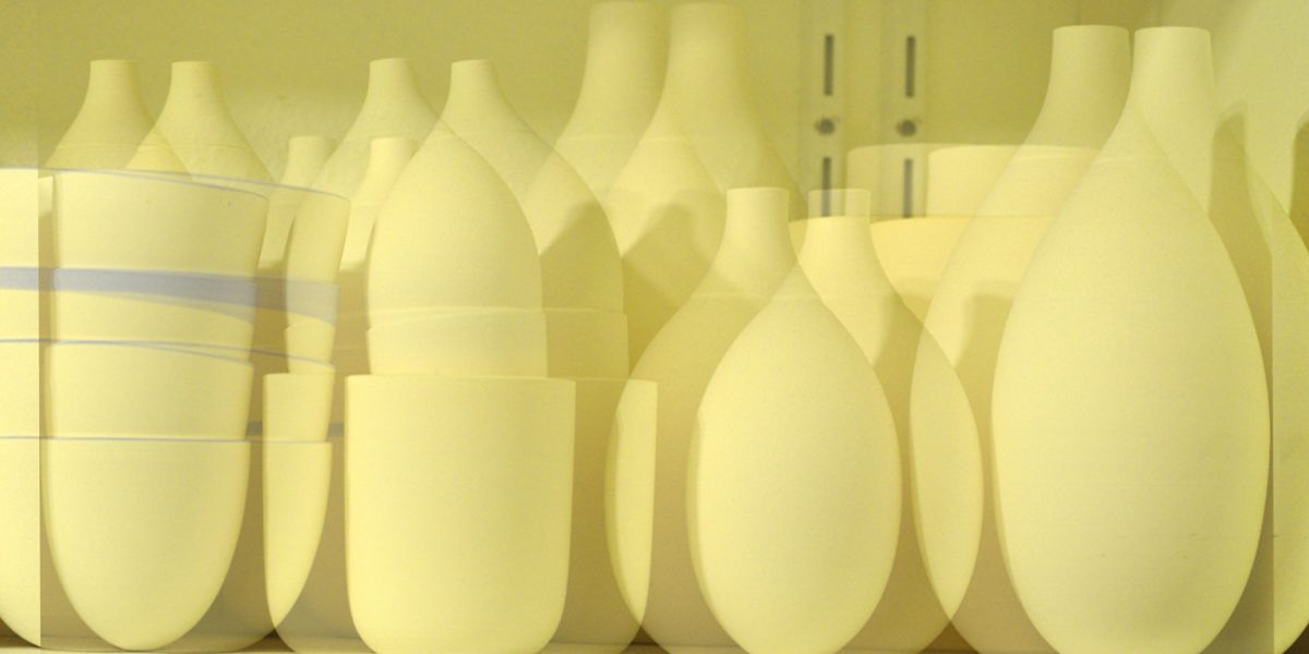 Manufakturen-Blog-PopArt-Projekt: Becher und Vasen I, gelb (Foto: Wigmar Bressel) - basierend auf einem Foto in der Werkstatt der Independent-Keramikerin Claudia Schoemig in der Raumerstraße 35 in Berlin