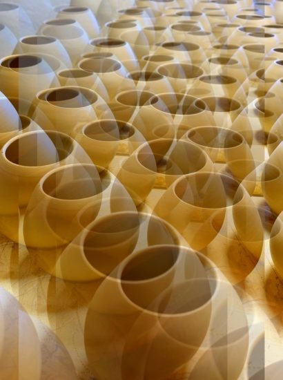 Manufakturen-Blog-PopArt-Projekt: Matebecher, ocker (Foto: Wigmar Bressel) - basierend auf einem Foto in der Produktion der Independent-Keramikerin Franziska M. Köllner in Leipzig