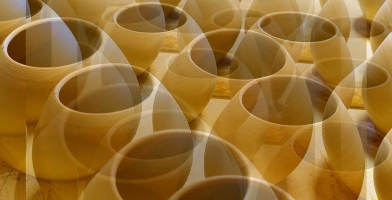 Manufakturen-Blog-PopArt-Projekt: Matebecher, ocker (Foto: Wigmar Bressel) - basierend auf einem Foto in der Produktion der Independent-Keramikerin Franziska M. Köllner in Leipzig