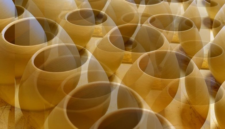 Manufakturen-Blog-PopArt-Projekt: Matebecher, ocker (Foto: Wigmar Bressel) - basierend auf einem Foto in der Produktion der Independent-Keramikerin Franziska M. Köllner in Leipzig