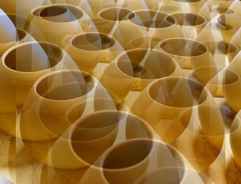 Manufakturen-Blog-PopArt-Projekt: Matebecher, ocker (Foto: Wigmar Bressel) - basierend auf einem Foto in der Produktion der Independent-Keramikerin Franziska M. Köllner in Leipzig