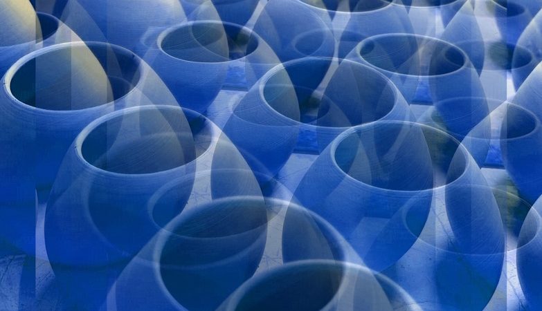 Manufakturen-Blog-PopArt-Projekt: Matebecher, blau (Foto: Wigmar Bressel) - basierend auf einem Foto in der Produktion der Independent-Keramikerin Franziska M. Köllner in Leipzig