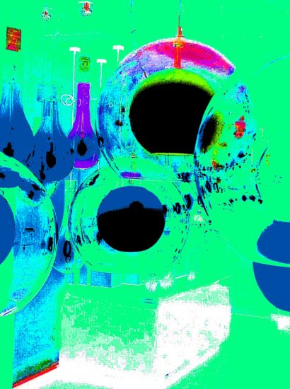 Manufakturen-Blog-PopArt-Projekt: Planeten II, lindgrün (Foto: Wigmar Bressel) basierend auf einem Foto eines Siebdrucks mit Lampen im Ausstellungsraum der Glasmanufaktur Harzkristall in Derenburg bei Wernigerode