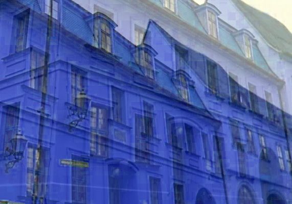 Manufakturen-Blog-PopArt-Projekt: Händelhaus, blau (Foto: Wigmar Bressel) - dort wurde die eine Hälfte der Grundlage für das Audio-Logo des Manufakturen-Blogs aufgenommen