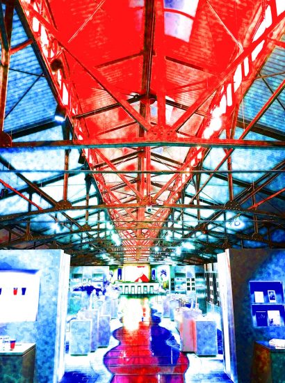 Manufakturen-Blog-PopArt-Projekt: Ofenhalle V, rot (Foto: Wigmar Bressel) - basierend auf einem Foto in der Alten Ofenhalle der Königlichen Porzellanmanufaktur (KPM) in der Berliner Wegelystraße 1; heute einer der Flagshipstores des Unternehmens.