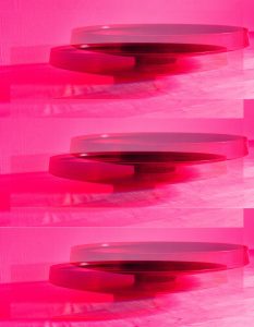 Manufakturen-Blog-PopArt-Projekt: Schale mit Fuß I, schwarz / pink - basierend auf einem Foto einer Schale aus Schwarzkeramik von André von Martens aus dem brandenburgischen Gosda (Foto: Wigmar Bressel)