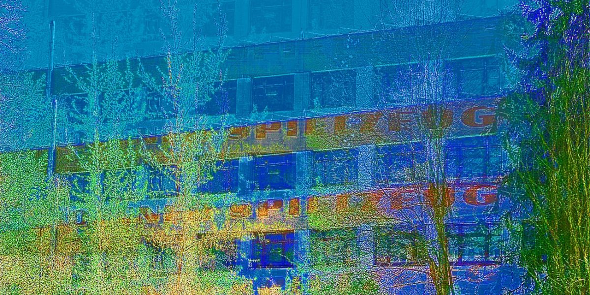 Manufakturen-Blog-PopArt-Projekt: Kösener Spielzeugmanufaktur, blau (Foto: Wigmar Bressel) Altes Werk DDR Bad Kösen