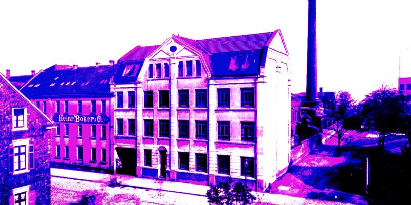 Manufakturen-Blog-PopArt-Projekt: Messerschmiede Böker, violett (Foto: Wigmar Bressel) - basierend auf einem historischen Foto von der später im 2. Weltkrieg zerstörten und anders wieder aufgebauten Produktion der Messerschmiede in Solingen