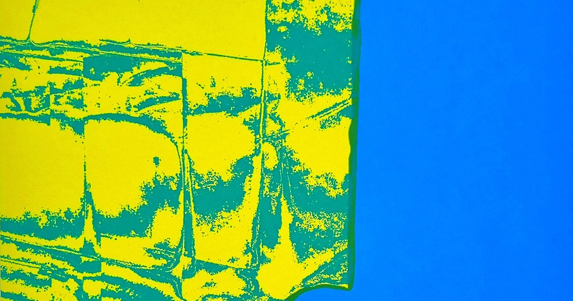 19.05.2025 Manufakturen-Blog-PopArt-Projekt: Sofas, gelb / blau (Foto: Wigmar Bressel) (28 x 31,5 cm) - Siebdruck von zwei Sofas der Sitzmöbelmanufaktur Gehlenborg im niedersächsischen Lindern