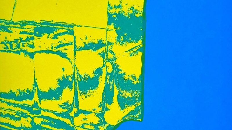 19.05.2025 Manufakturen-Blog-PopArt-Projekt: Sofas, gelb / blau (Foto: Wigmar Bressel) (28 x 31,5 cm) - Siebdruck von zwei Sofas der Sitzmöbelmanufaktur Gehlenborg im niedersächsischen Lindern