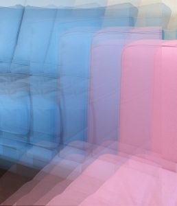 Manufakturen-Blog-PopArt-Projekt: Sofas II, hellblau / rosa (Foto: Wigmar Bressel) - basierend auf einem Foto von zwei Sofas der Sitzmöbelmanufaktur Gehlenborg im niedersächsischen Lindern