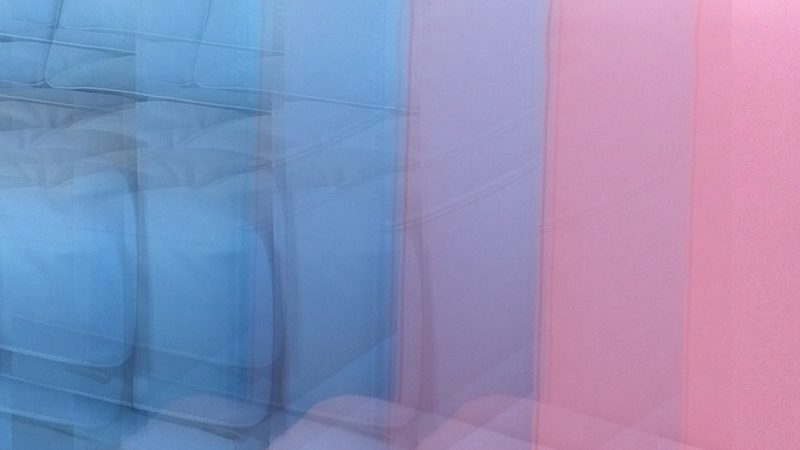 Manufakturen-Blog-PopArt-Projekt: Sofas II, hellblau / rosa (Foto: Wigmar Bressel) - basierend auf einem Foto von zwei Sofas der Sitzmöbelmanufaktur Gehlenborg im niedersächsischen Lindern